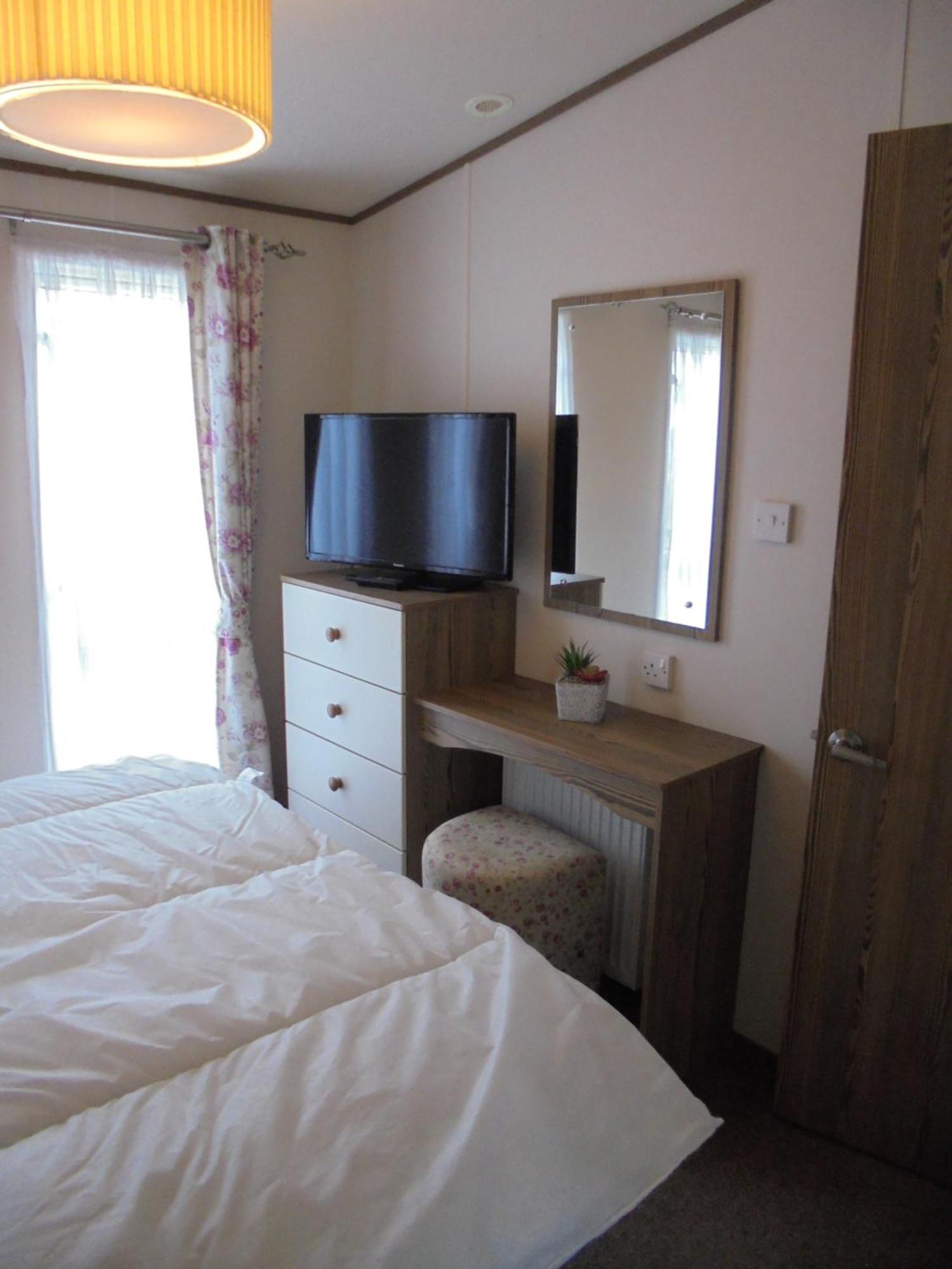 The Grange Ingoldmells: Elan 6 Berth, Central Heated, Wrap Around Decking Extérieur photo