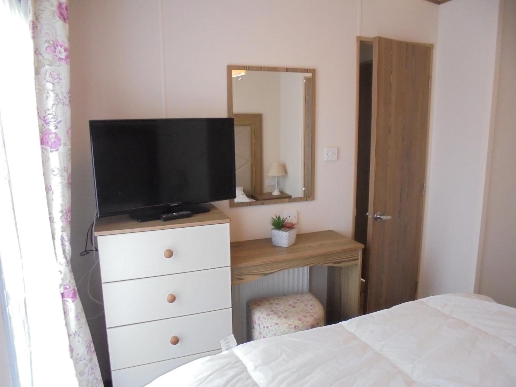 The Grange Ingoldmells: Elan 6 Berth, Central Heated, Wrap Around Decking Extérieur photo